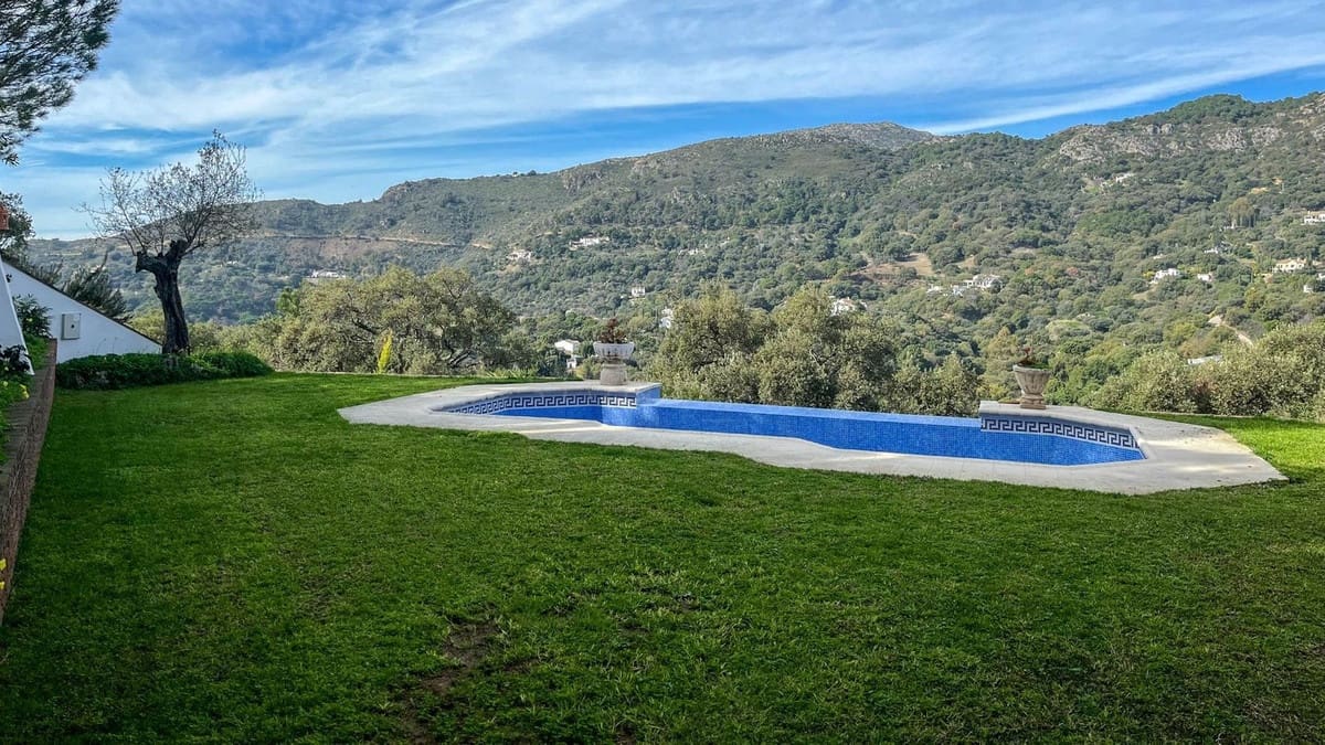 4 soverom Kjedet enebolig til salgs i Casares med svømmebasseng - € 1 645 000 (Ref: 9828901)
