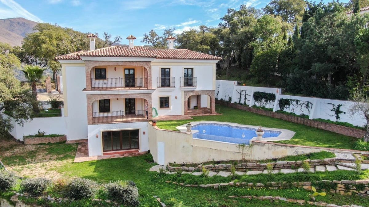 4 soverom Kjedet enebolig til salgs i Casares med svømmebasseng - € 1 645 000 (Ref: 9828901)
