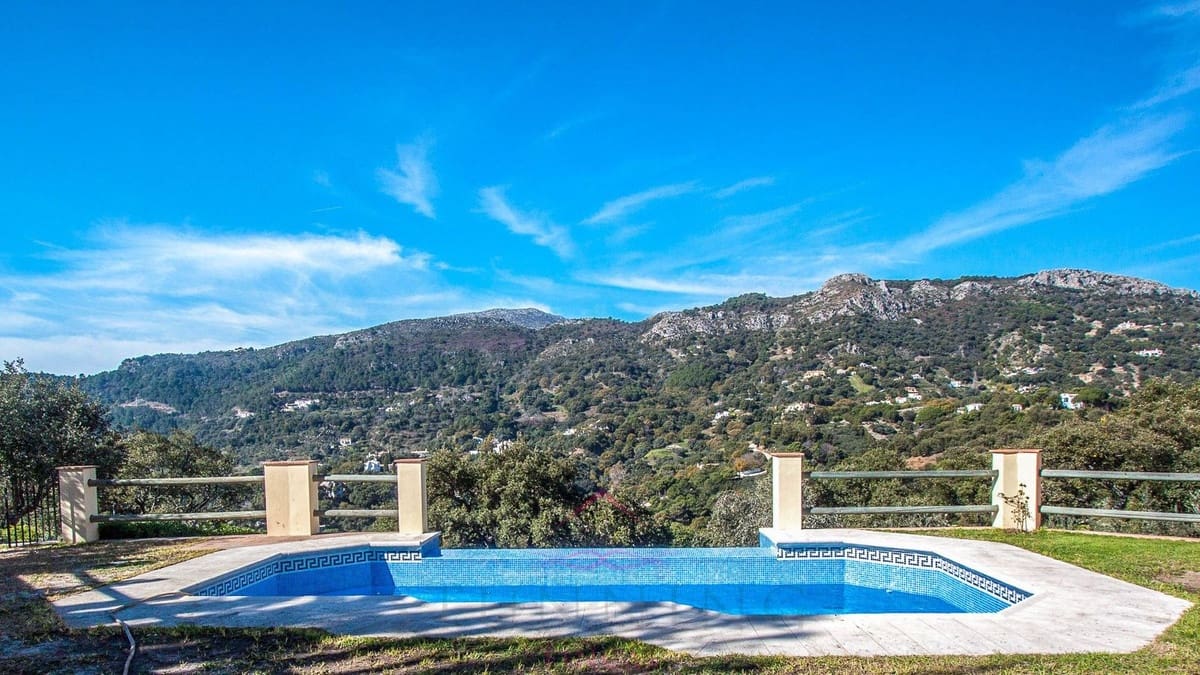 4 soverom Kjedet enebolig til salgs i Casares med svømmebasseng - € 1 645 000 (Ref: 9828901)