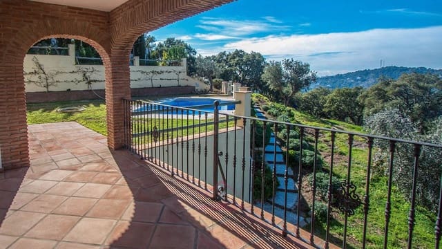 4 soverom Kjedet enebolig til salgs i Casares med svømmebasseng - € 1 645 000 (Ref: 9828901)