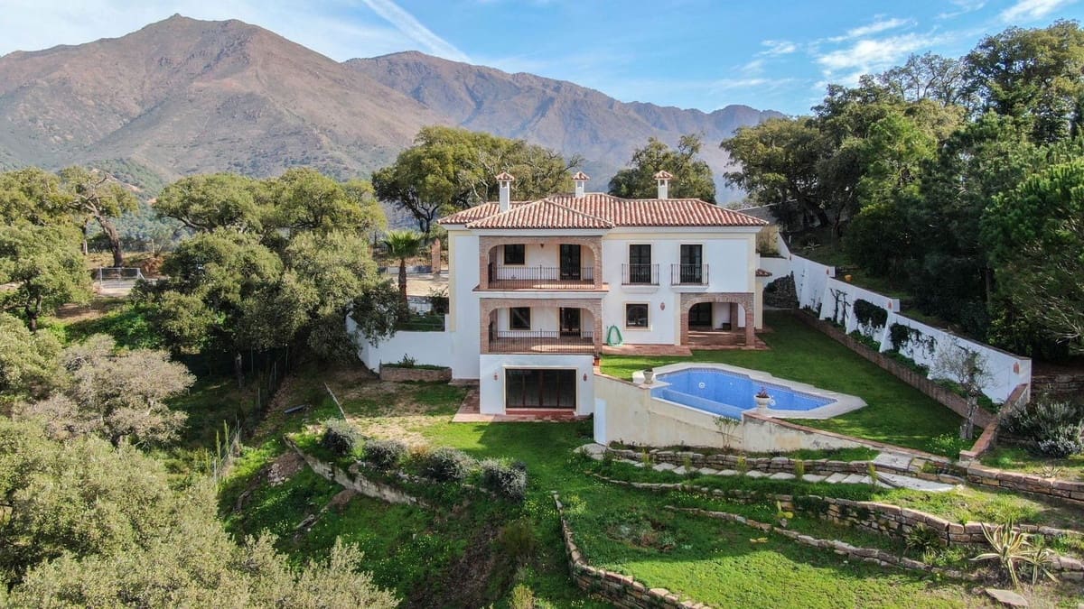 4 soverom Kjedet enebolig til salgs i Casares med svømmebasseng - € 1 645 000 (Ref: 9828901)