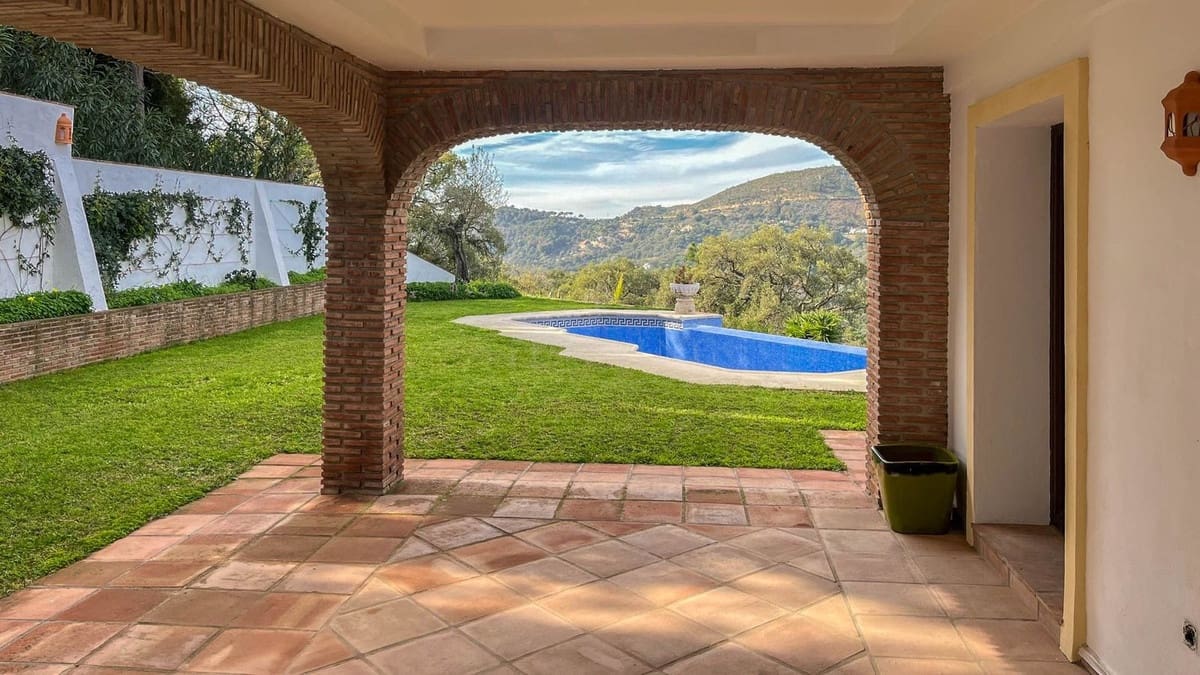 4 soverom Kjedet enebolig til salgs i Casares med svømmebasseng - € 1 645 000 (Ref: 9828901)