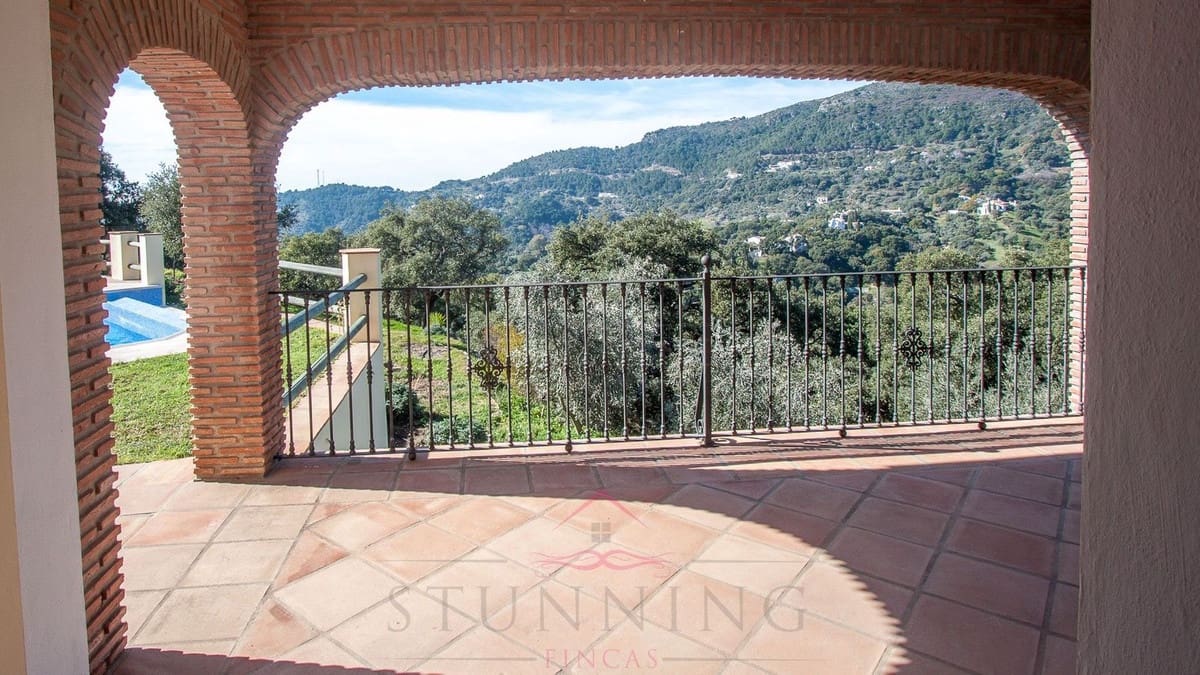 4 soverom Kjedet enebolig til salgs i Casares med svømmebasseng - € 1 645 000 (Ref: 9828901)