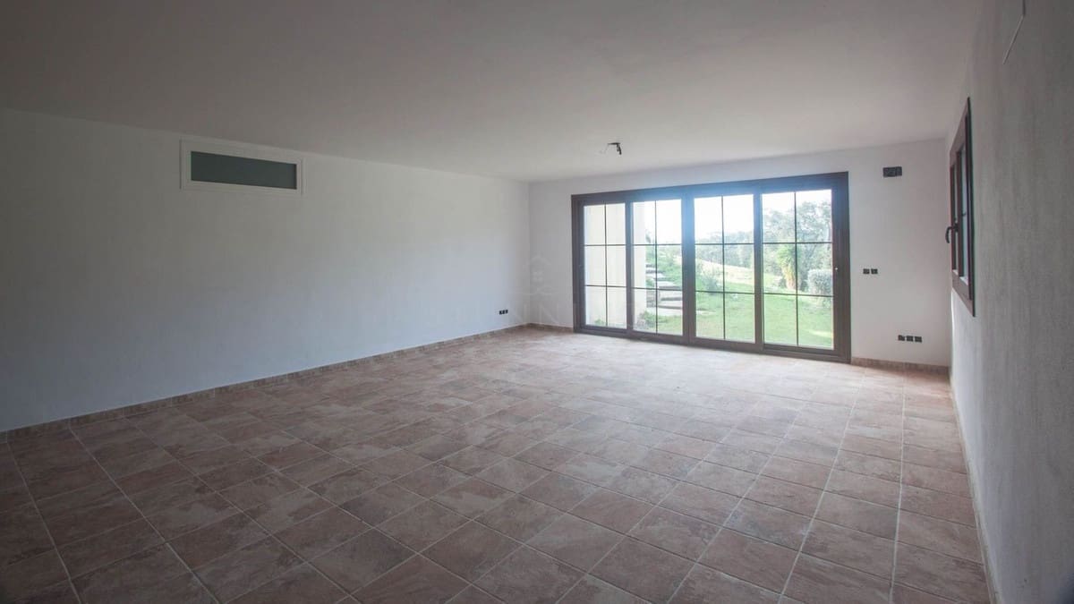 4 soverom Kjedet enebolig til salgs i Casares med svømmebasseng - € 1 645 000 (Ref: 9828901)