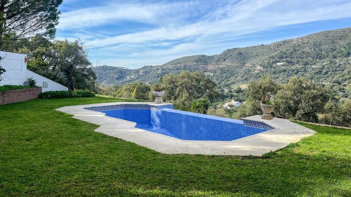 4 soverom Kjedet enebolig til salgs i Casares med svømmebasseng - € 1 645 000 (Ref: 9828901)