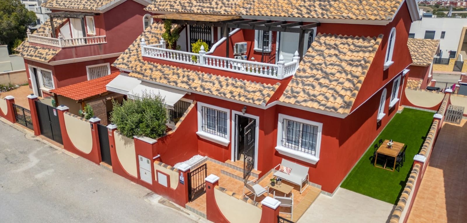 3 soverom Villa til salgs i Orihuela Costa med svømmebasseng - € 269 000 (Ref: 9831122)
