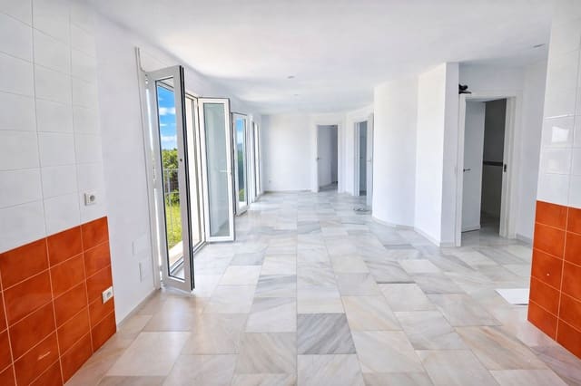 3 quarto Apartamento de Praia para venda em La Duquesa / Puerto de la Duquesa, Manilva com garagem - 275 000 € (Ref: 9833528)
