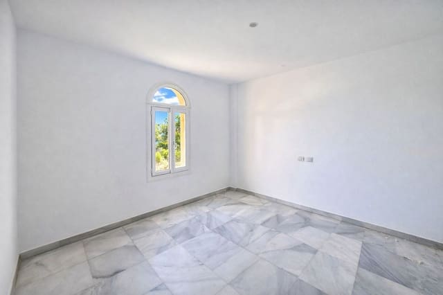 3 quarto Apartamento de Praia para venda em La Duquesa / Puerto de la Duquesa, Manilva com garagem - 275 000 € (Ref: 9833528)