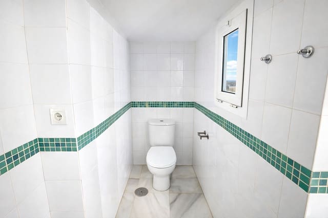 3 quarto Apartamento de Praia para venda em La Duquesa / Puerto de la Duquesa, Manilva com garagem - 275 000 € (Ref: 9833528)