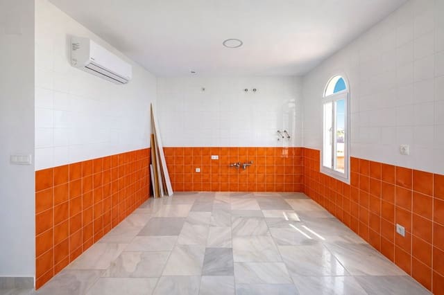 3 quarto Apartamento de Praia para venda em La Duquesa / Puerto de la Duquesa, Manilva com garagem - 275 000 € (Ref: 9833528)