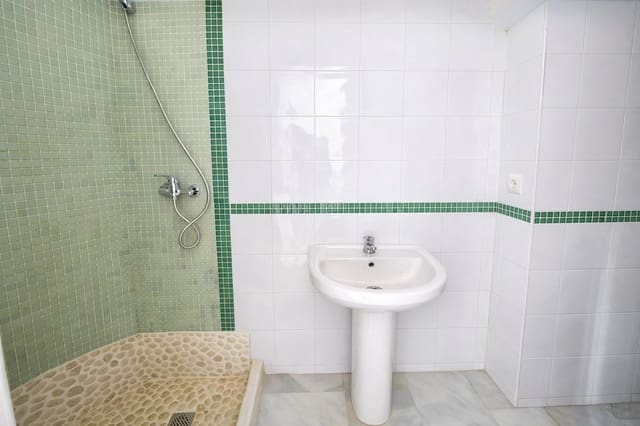 3 quarto Apartamento de Praia para venda em La Duquesa / Puerto de la Duquesa, Manilva com garagem - 275 000 € (Ref: 9833528)