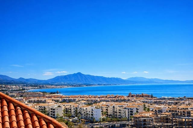3 quarto Apartamento de Praia para venda em La Duquesa / Puerto de la Duquesa, Manilva com garagem - 275 000 € (Ref: 9833528)