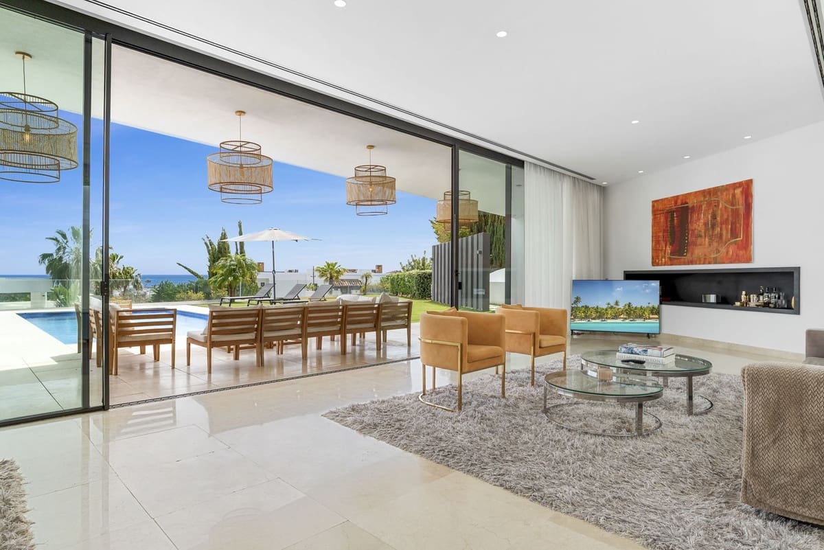 5 bedroom Villa for sale in Benahavis with pool garage - € 3,950,000 (Ref: 9833530)