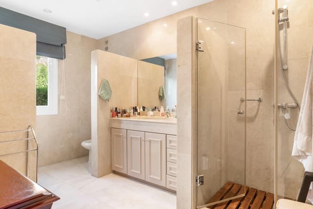 6 quarto Moradia para venda em El Paraíso, Benahavís com piscina - 2 690 000 € (Ref: 9836252)