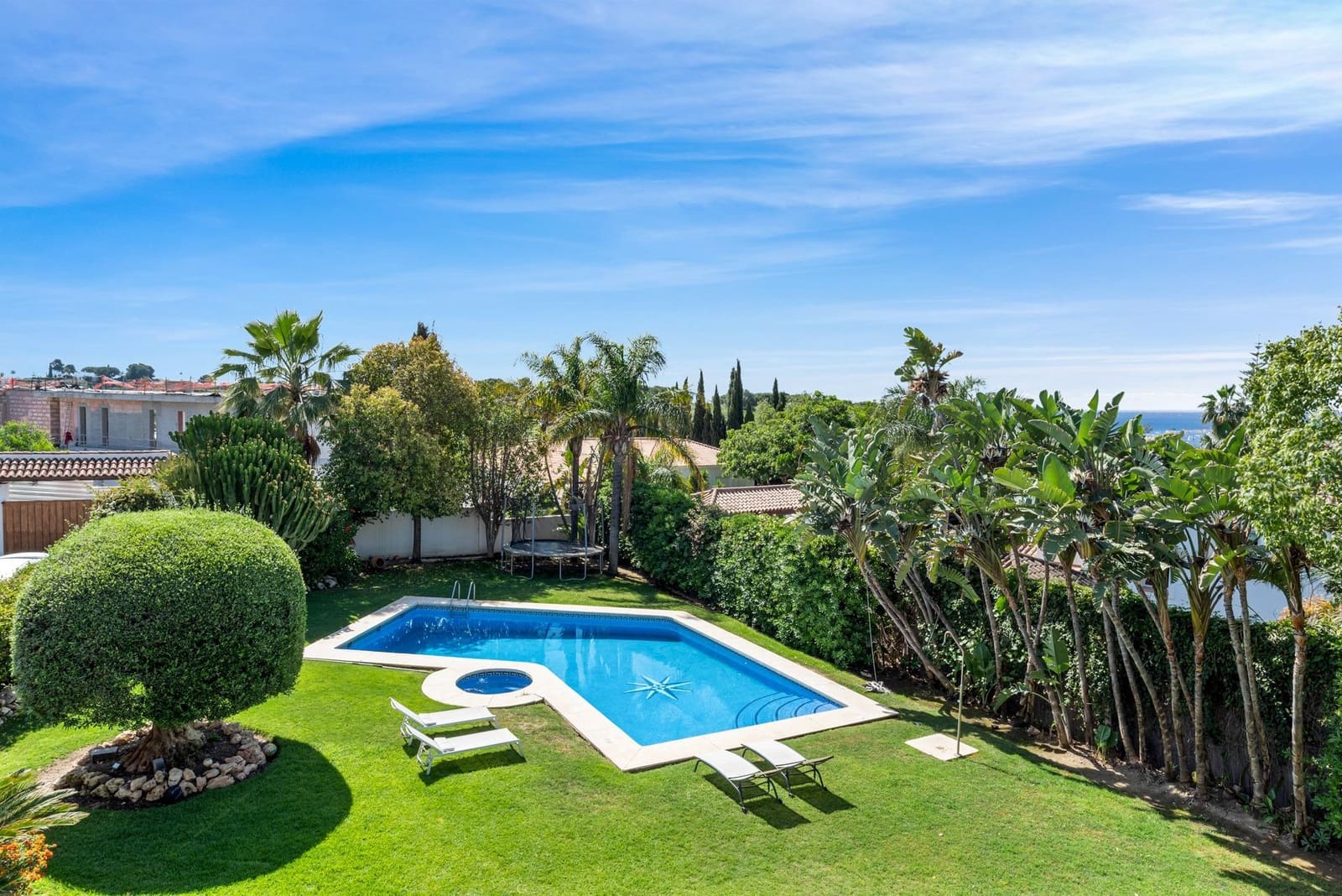 6 bedroom Villa for sale in Benahavis with pool - € 2,690,000 (Ref: 9836252)