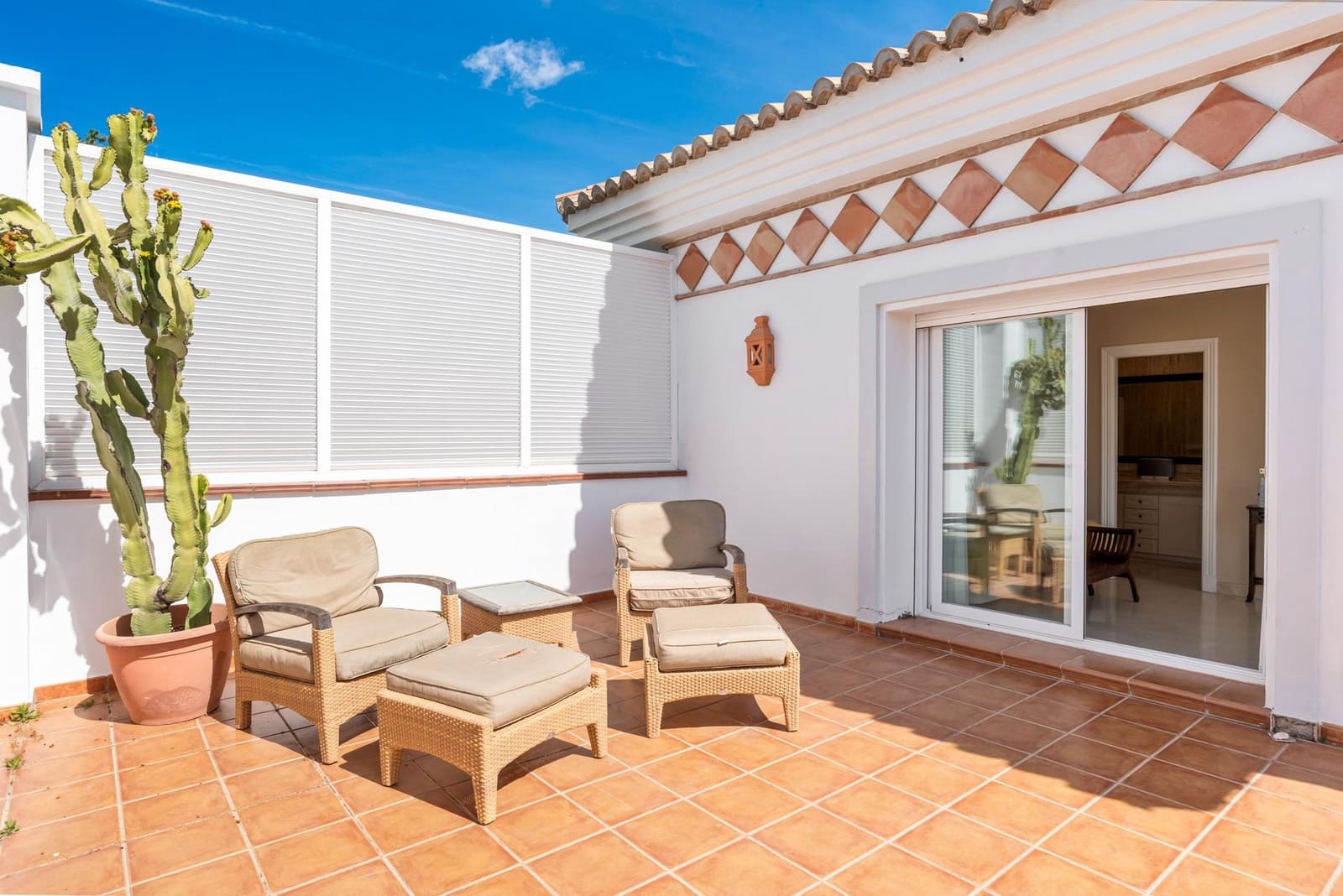 6 bedroom Villa for sale in Benahavis with pool - € 2,690,000 (Ref: 9836252)