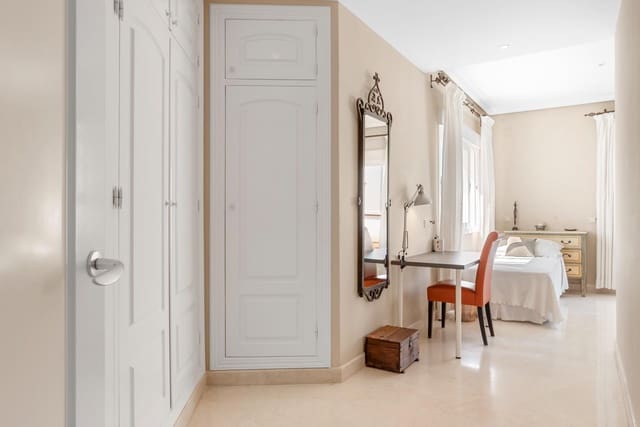 6 Zimmer Villa zu verkaufen in El Paraíso, Benahavís mit Pool - 2.690.000 € (Ref: 9836252)