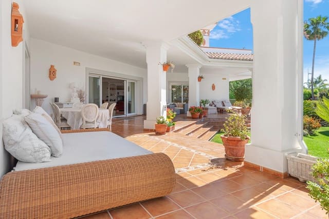 6 Zimmer Villa zu verkaufen in El Paraíso, Benahavís mit Pool - 2.690.000 € (Ref: 9836252)