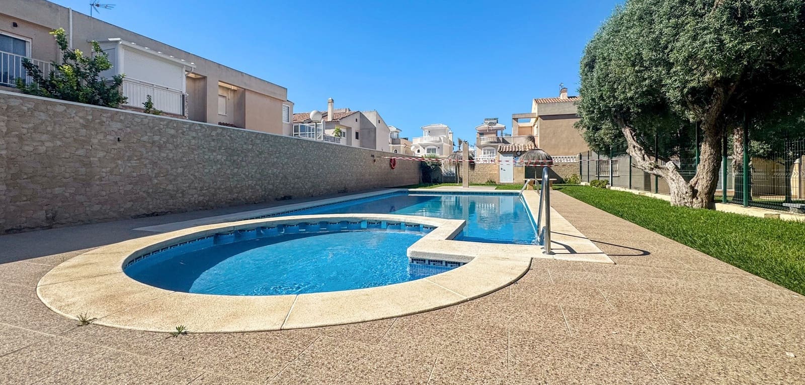2 soveværelse Lejlighed til salg i Torrevieja med swimmingpool - € 169.900 (Ref: 9836261)