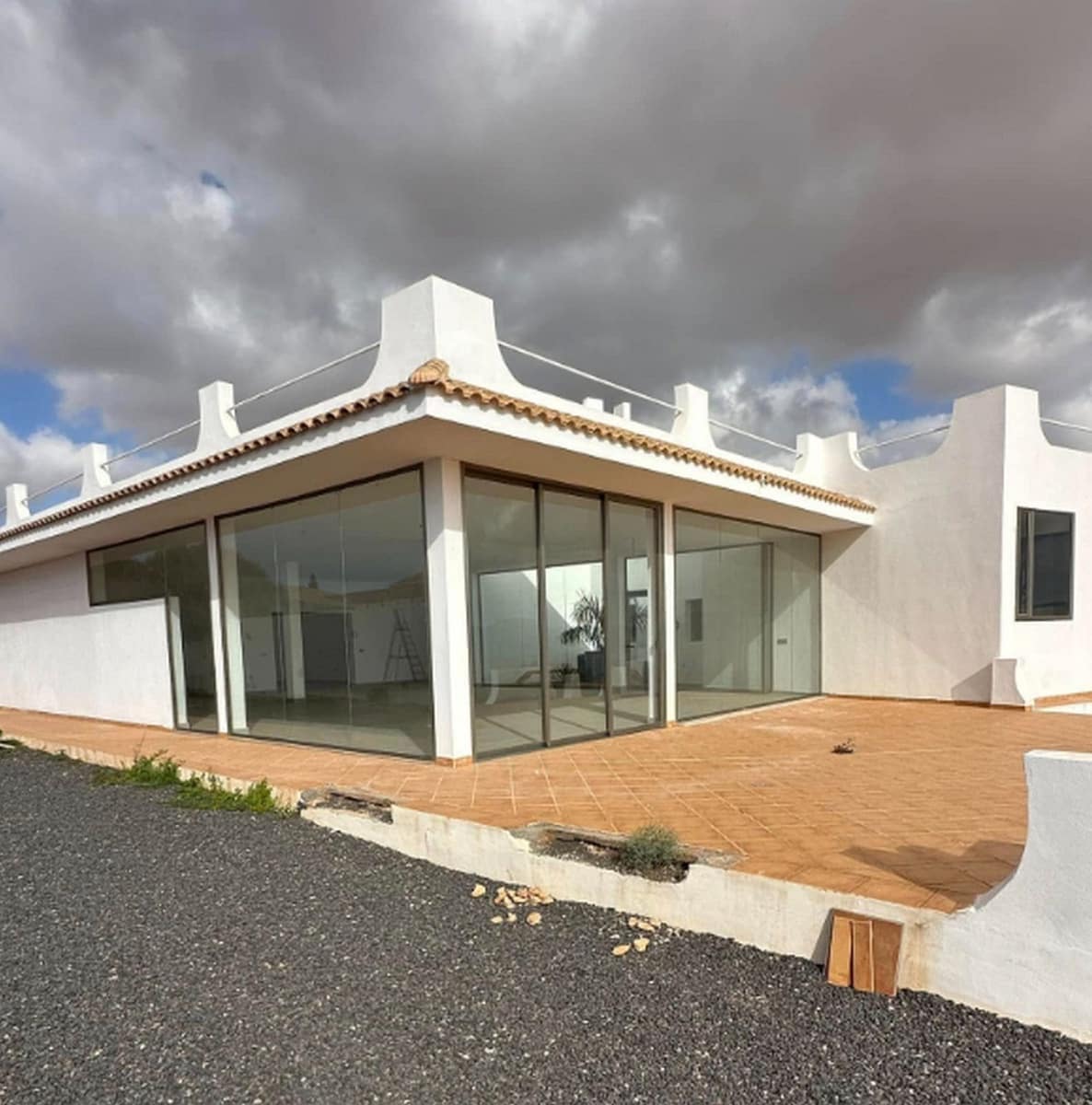 5 bedroom Villa for sale in Triquivijate with garage - € 590,000 (Ref: 9839108)