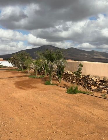 5 slaapkamer Villa te koop in Triquivijate, Antigua met garage - € 590.000 (Ref: 9839108)