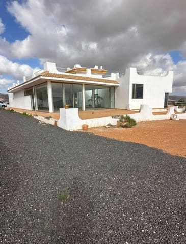 5 slaapkamer Villa te koop in Triquivijate, Antigua met garage - € 590.000 (Ref: 9839108)