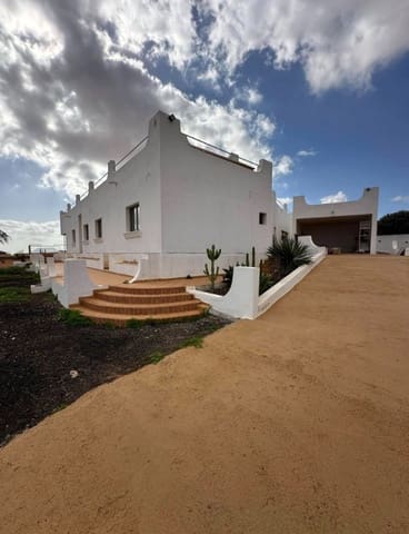 5 slaapkamer Villa te koop in Triquivijate, Antigua met garage - € 590.000 (Ref: 9839108)