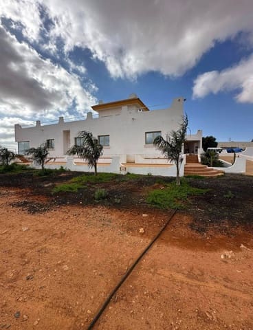 5 slaapkamer Villa te koop in Triquivijate, Antigua met garage - € 590.000 (Ref: 9839108)