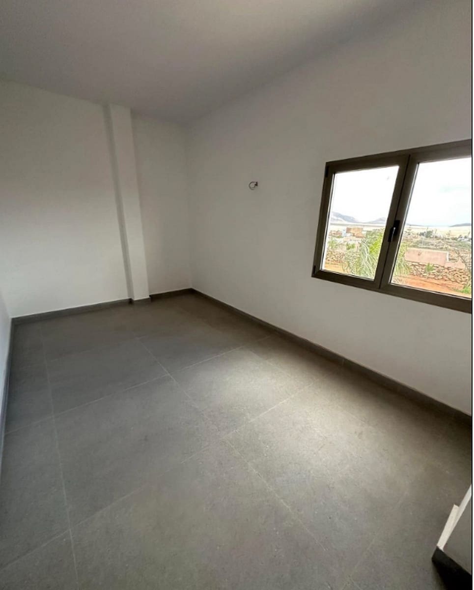 5 bedroom Villa for sale in Triquivijate with garage - € 590,000 (Ref: 9839108)