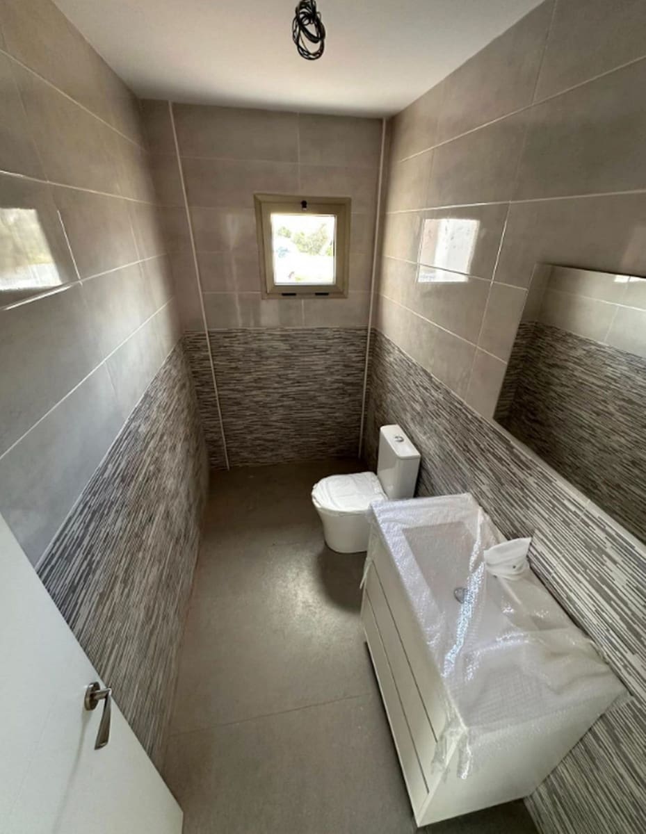 5 bedroom Villa for sale in Triquivijate with garage - € 590,000 (Ref: 9839108)
