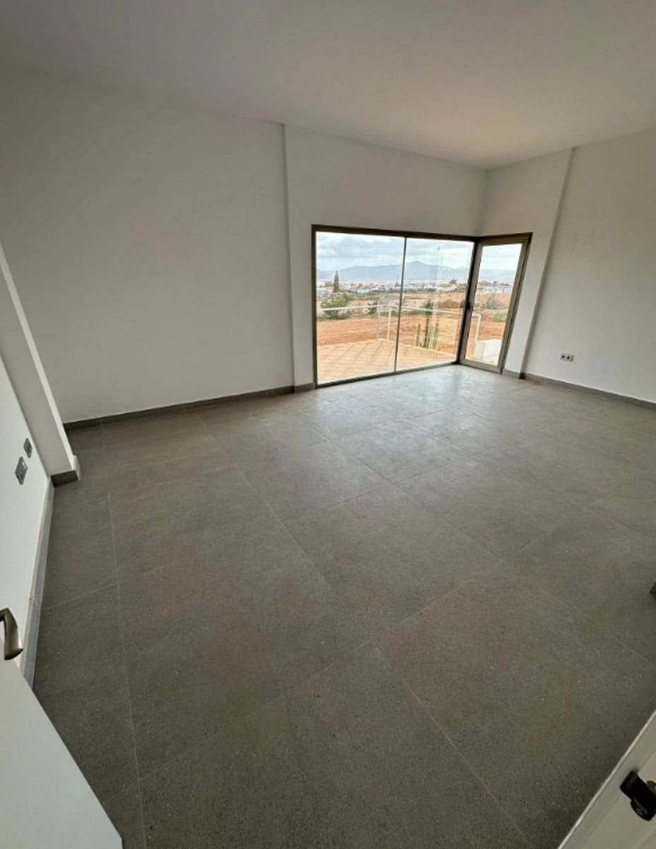 5 bedroom Villa for sale in Triquivijate with garage - € 590,000 (Ref: 9839108)