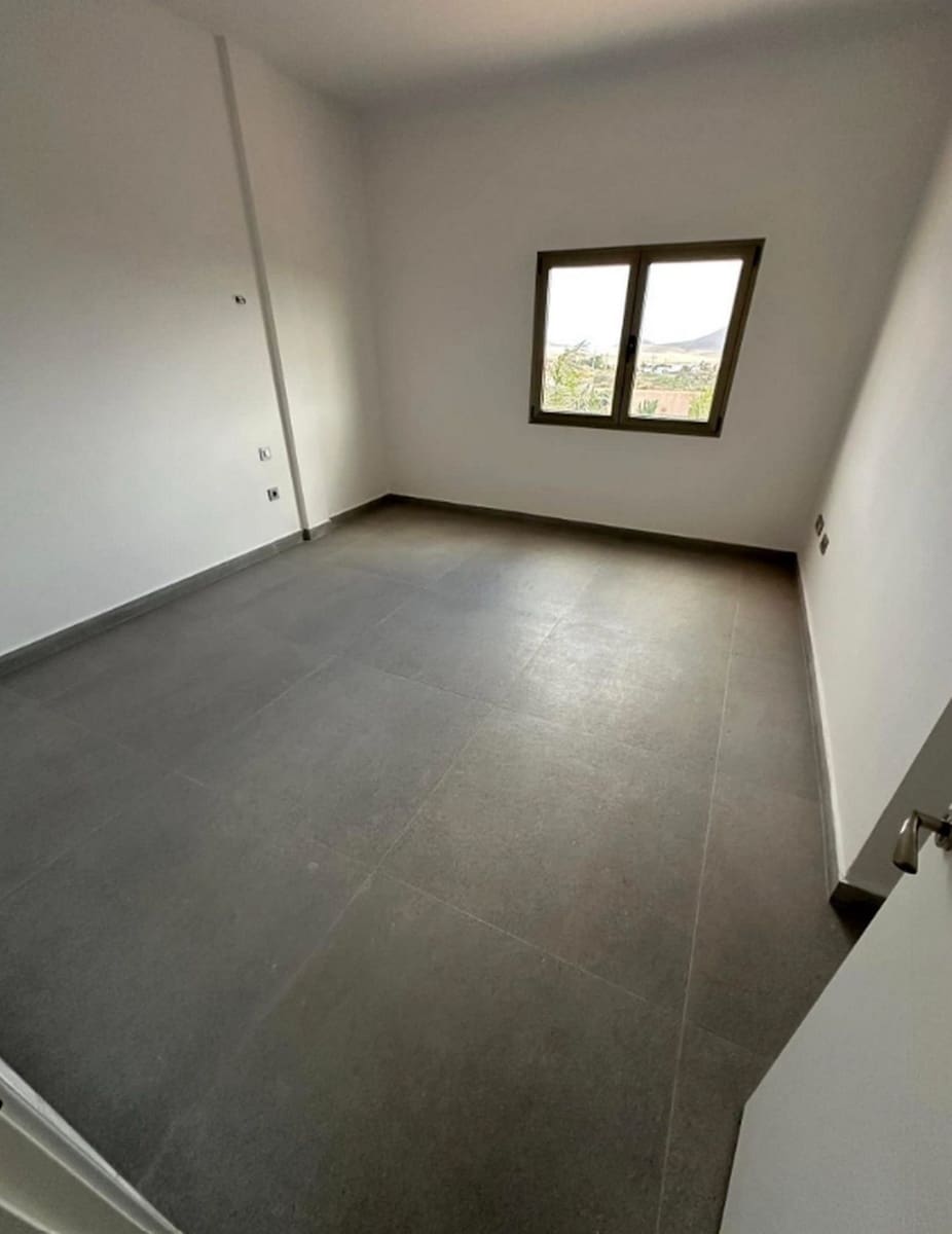 5 bedroom Villa for sale in Triquivijate with garage - € 590,000 (Ref: 9839108)