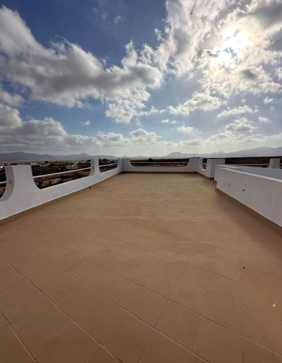 5 bedroom Villa for sale in Triquivijate with garage - € 590,000 (Ref: 9839108)