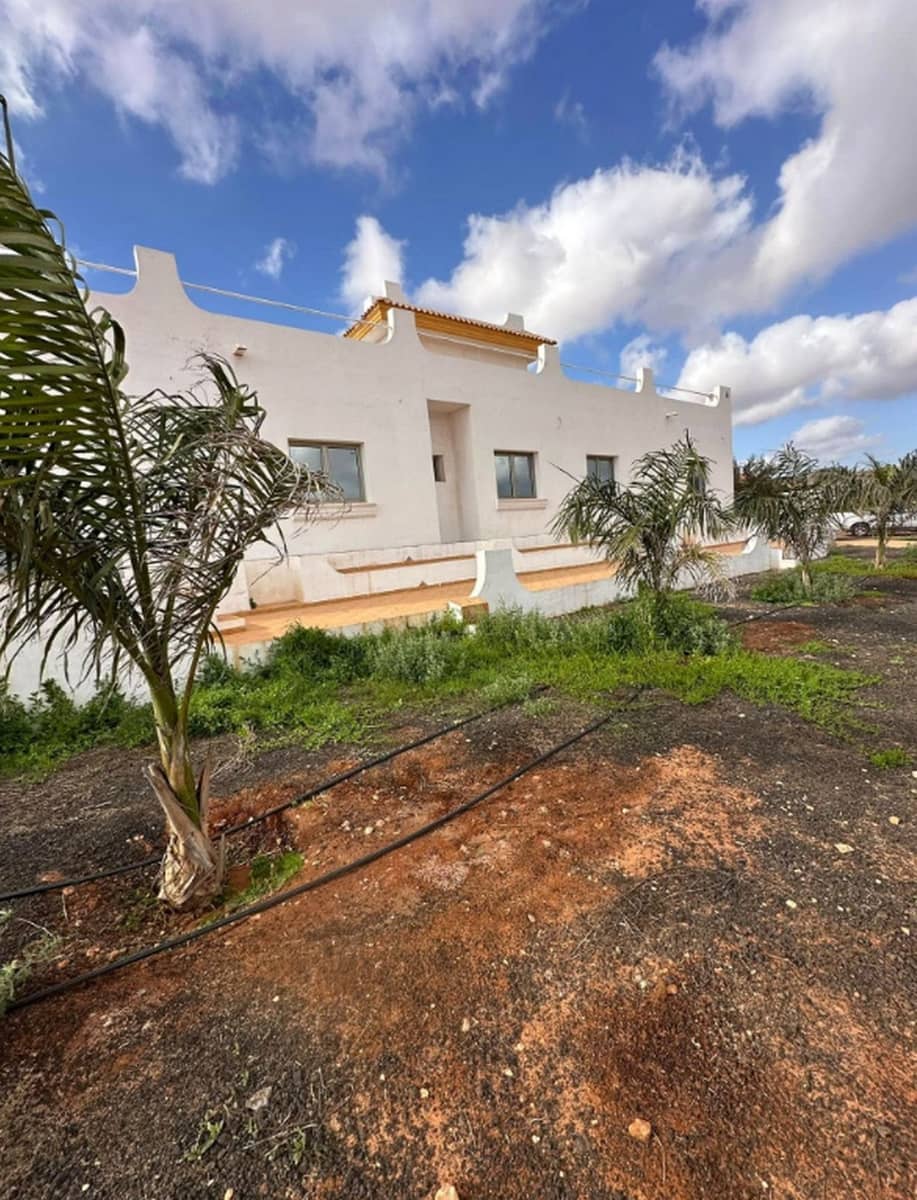 5 bedroom Villa for sale in Triquivijate with garage - € 590,000 (Ref: 9839108)