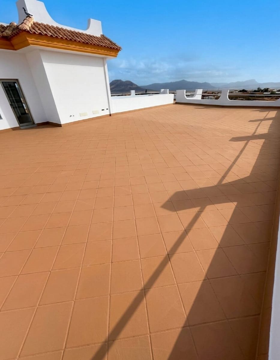 5 bedroom Villa for sale in Antigua with pool garage - € 590,000 (Ref: 9839108)