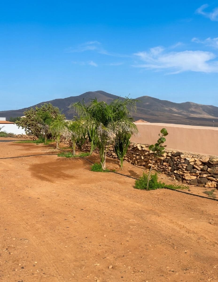 5 bedroom Villa for sale in Antigua with pool garage - € 590,000 (Ref: 9839108)