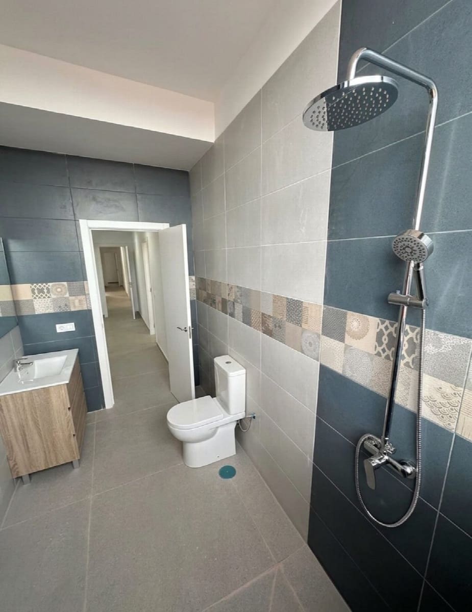 5 bedroom Villa for sale in Antigua with pool garage - € 590,000 (Ref: 9839108)