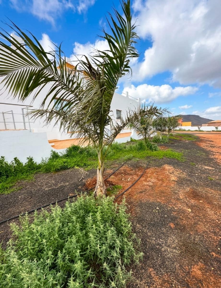 5 bedroom Villa for sale in Antigua with pool garage - € 590,000 (Ref: 9839108)