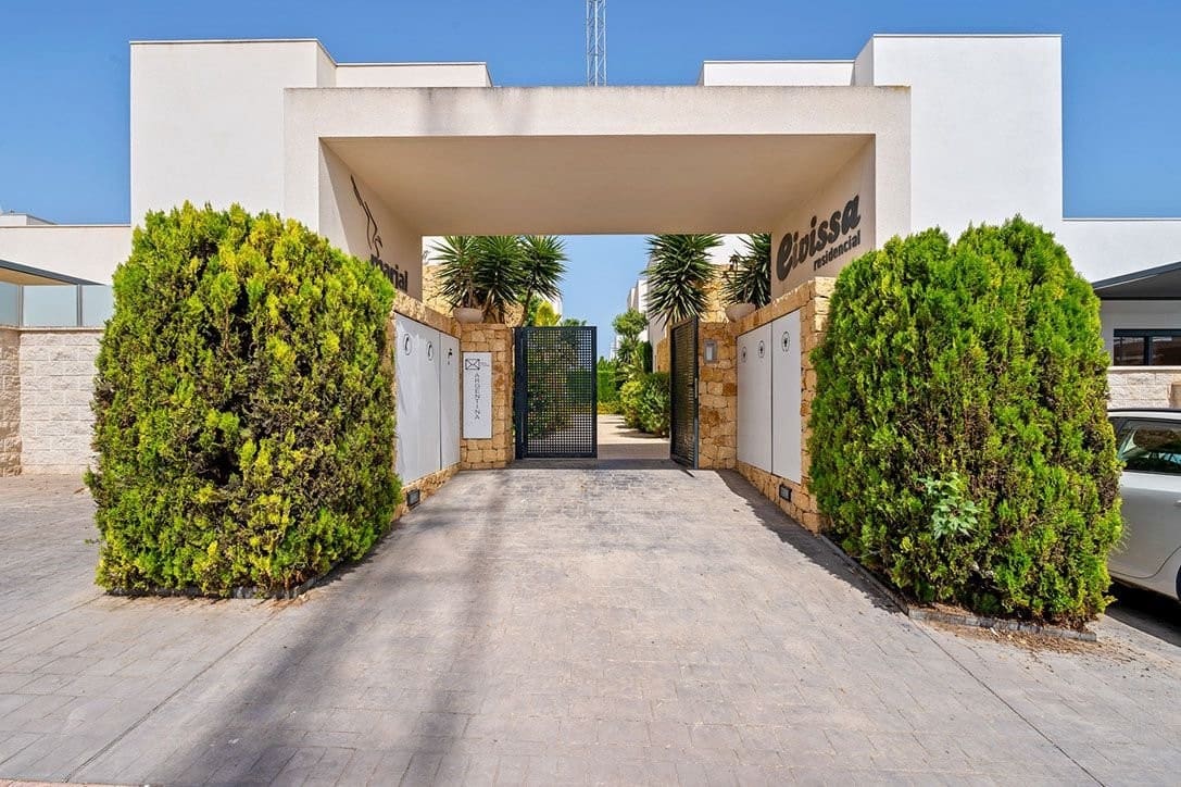 3 sovrum Villa till salu i Ciudad Quesada med pool - 449 000 € (Ref: 9840882)