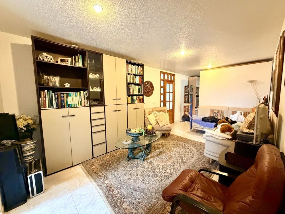 4 makuuhuone Huvila myytävänä paikassa Ciudad Quesada mukana 
autotalli - 595 000 € (Ref: 9840883)