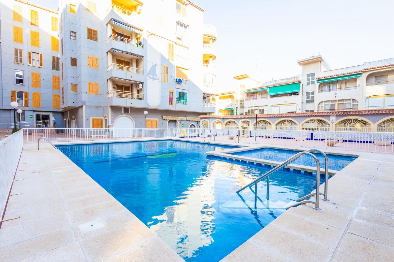 2 chambre Penthouse à vendre à Torrevieja avec garage - 159 990 € (Ref: 9842802)