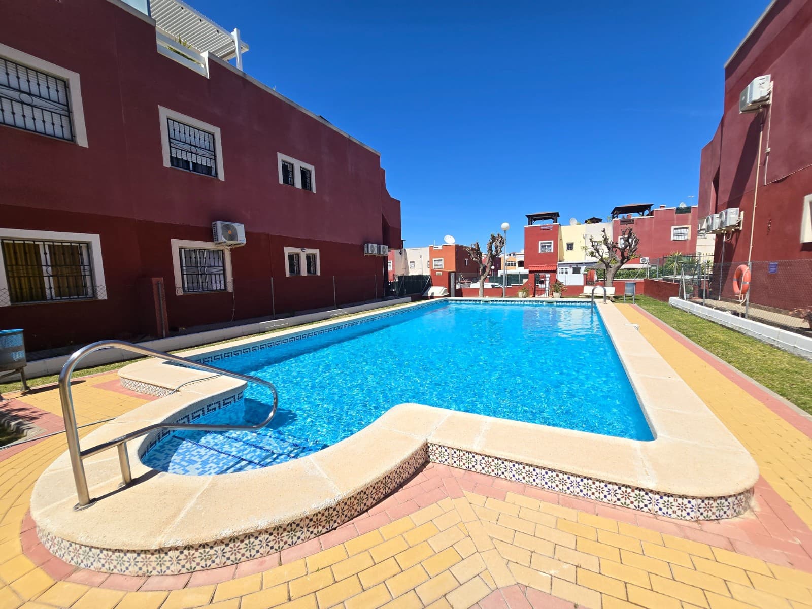 2 soveværelse Lejlighed til salg i Orihuela Costa med swimmingpool - € 145.000 (Ref: 9842815)