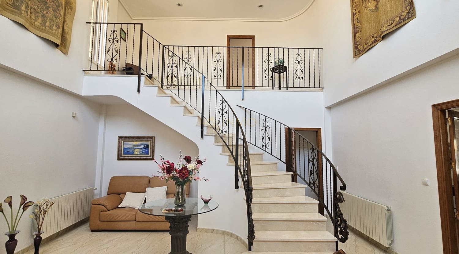 5 bedroom Villa for sale in Pinar de Campoverde with garage - € 725,000 (Ref: 9842833)