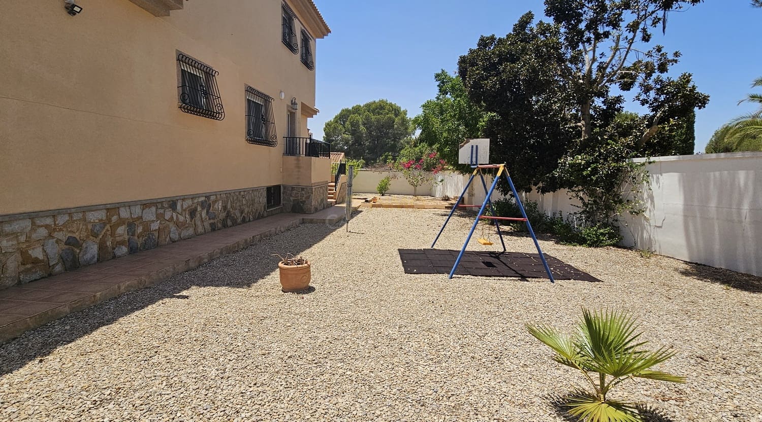 5 bedroom Villa for sale in Pinar de Campoverde with garage - € 725,000 (Ref: 9842833)