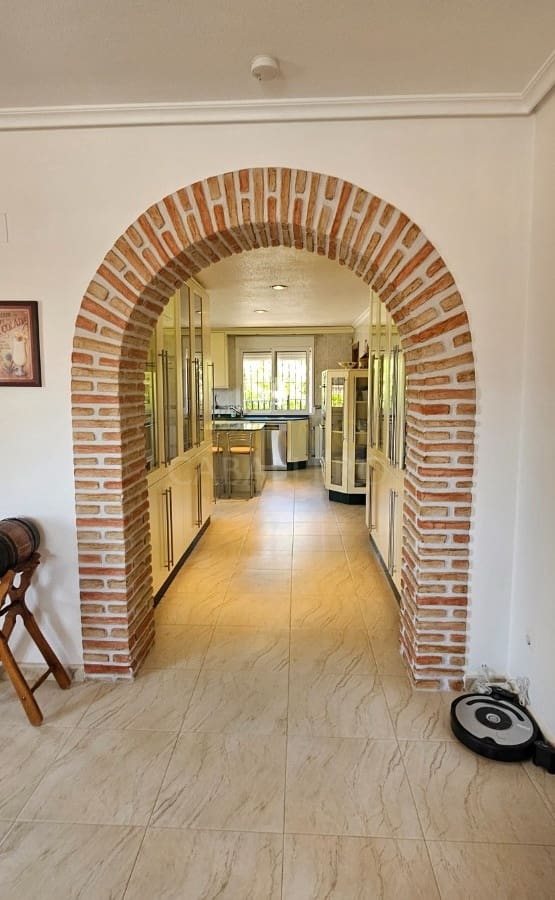5 bedroom Villa for sale in Pinar de Campoverde with garage - € 725,000 (Ref: 9842833)