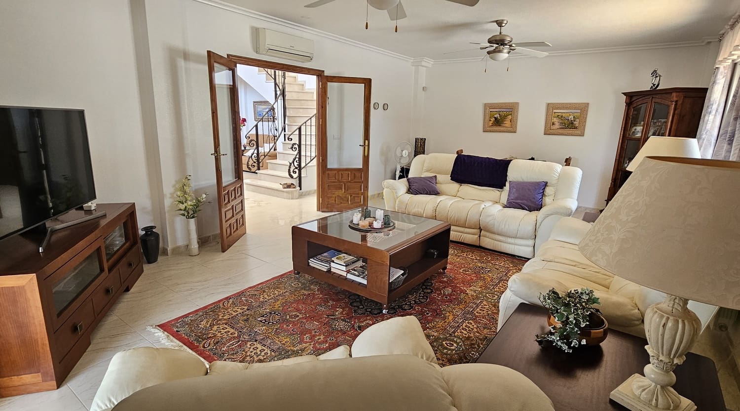 5 bedroom Villa for sale in Pinar de Campoverde with garage - € 725,000 (Ref: 9842833)