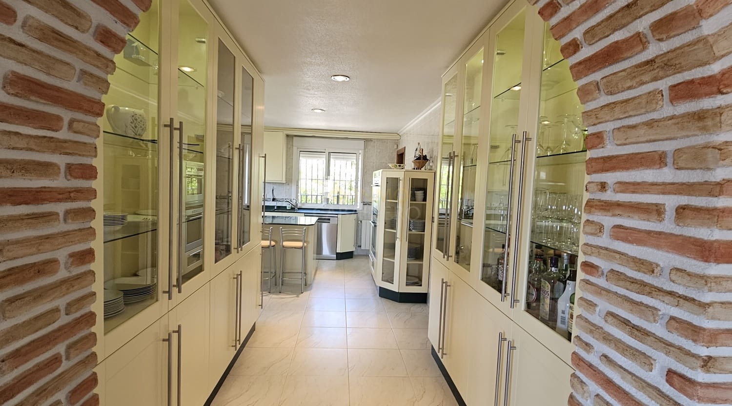 5 bedroom Villa for sale in Pinar de Campoverde with garage - € 725,000 (Ref: 9842833)