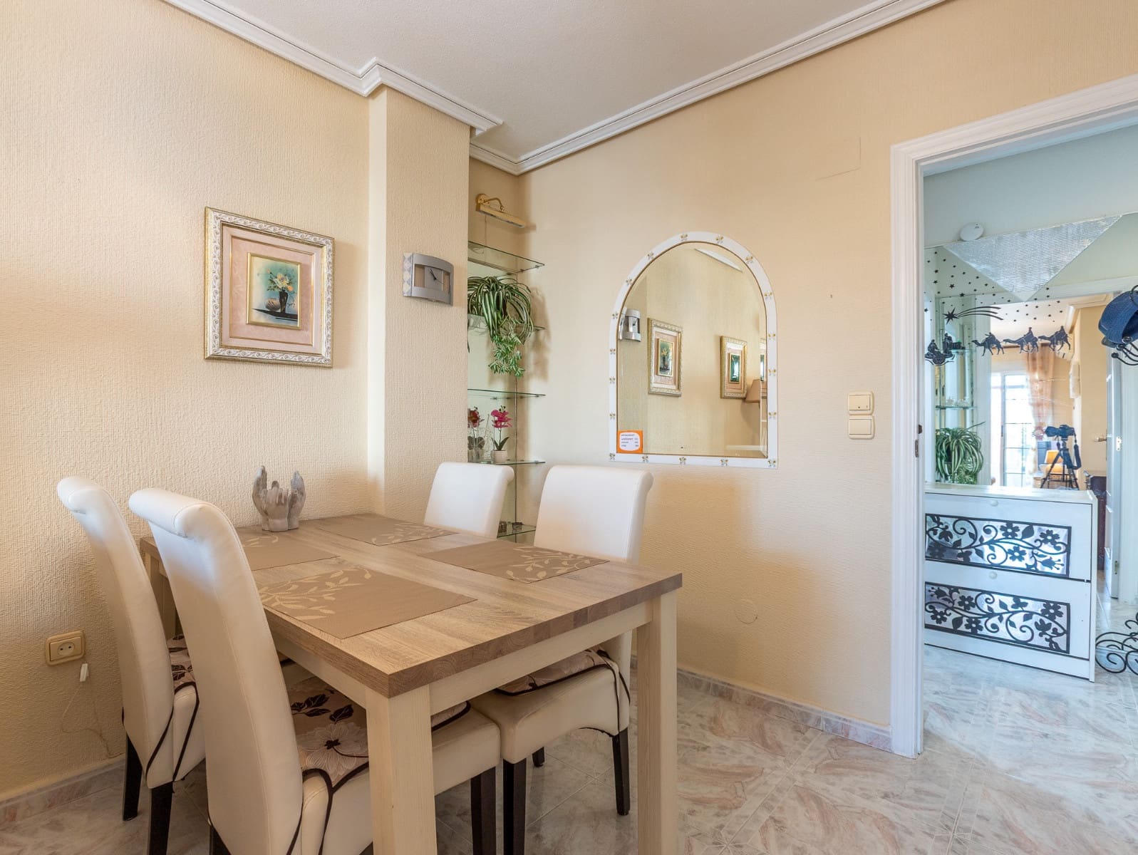 2 Zimmer Apartment zu verkaufen in Torrevieja mit Pool - 145.000 € (Ref: 9842837)