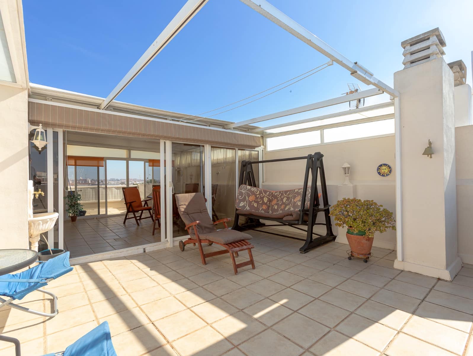 2 Zimmer Apartment zu verkaufen in Torrevieja mit Pool - 145.000 € (Ref: 9842837)