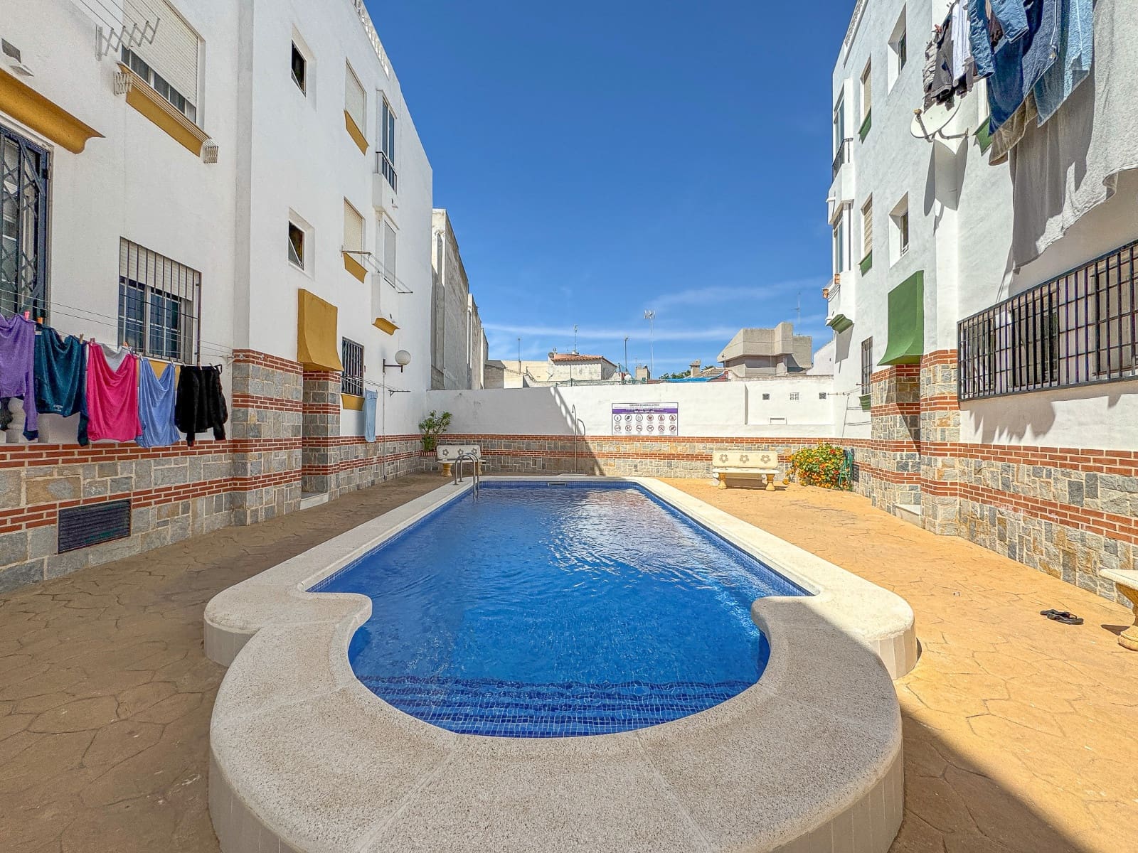 2 Zimmer Apartment zu verkaufen in Torrevieja mit Pool - 145.000 € (Ref: 9842837)